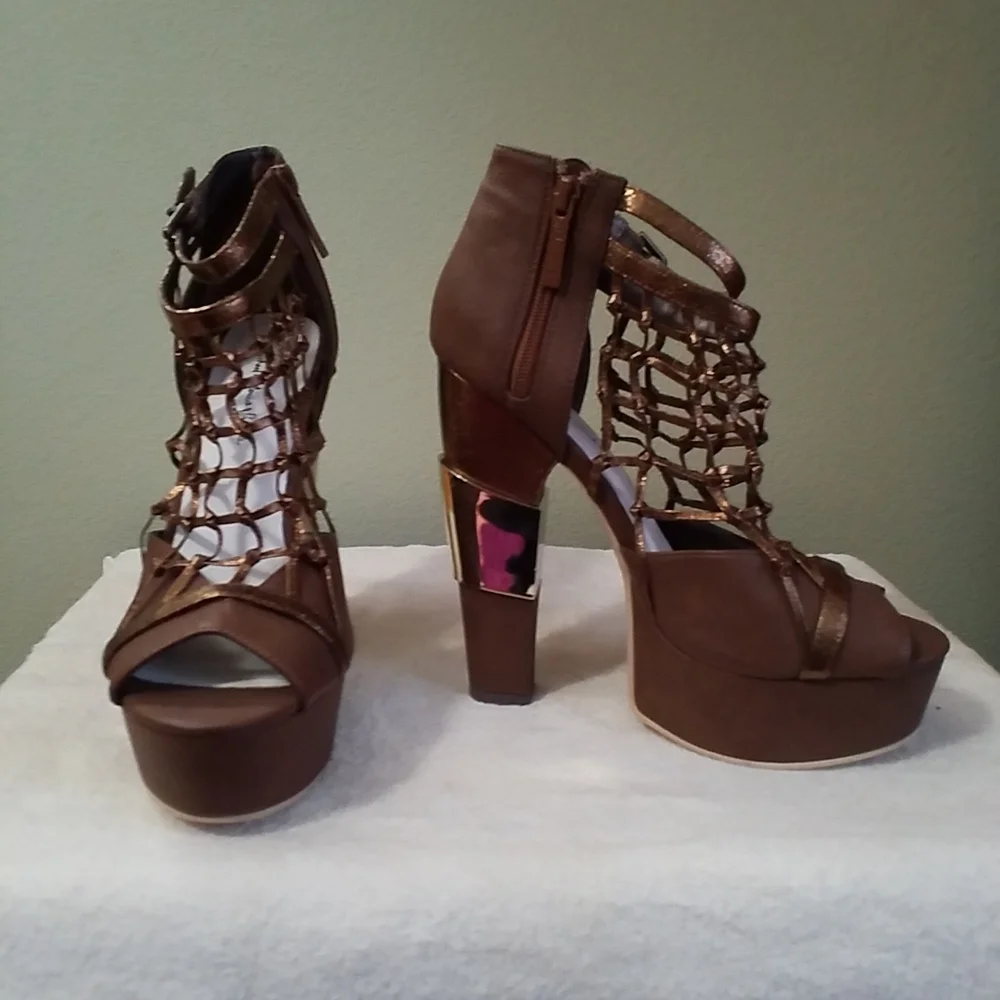 Michael Antonio strap zipper